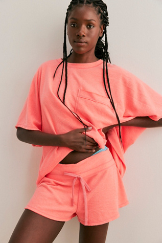 Short de Nuit Staycation par Intimately en Rose Fluo, pour femme chez Free People