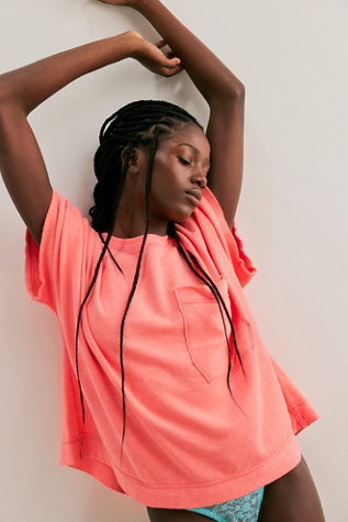 T-shirt de Nuit Staycation par Intimately en Rose Néon, pour femme chez Free People