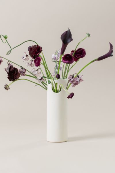 Sin Cenote Ceramic Vase In Cream At Urban Outfitters