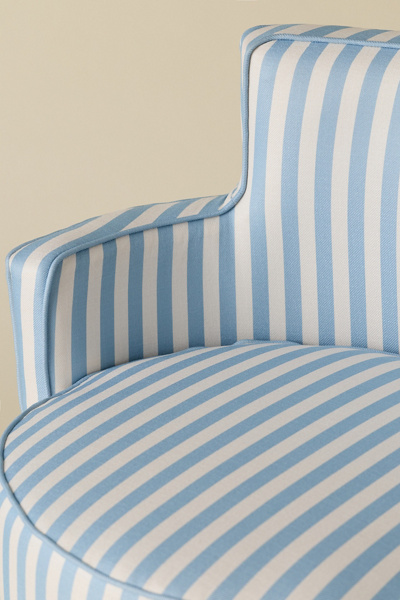 Rhea Swivel Lounge Chair