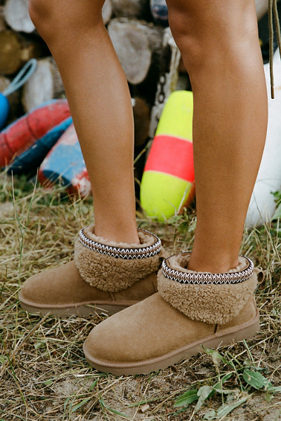 UGG Women's Classic Ultra Mini Maxi Curly Boots | Urban Outfitters