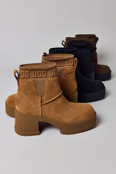 UGG Women's Moxy Chelsea Boots