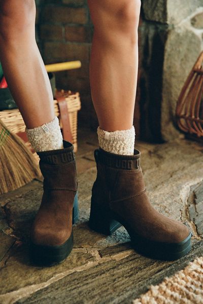 UGG Classic Chillapeak Boot | Urban Outfitters Canada