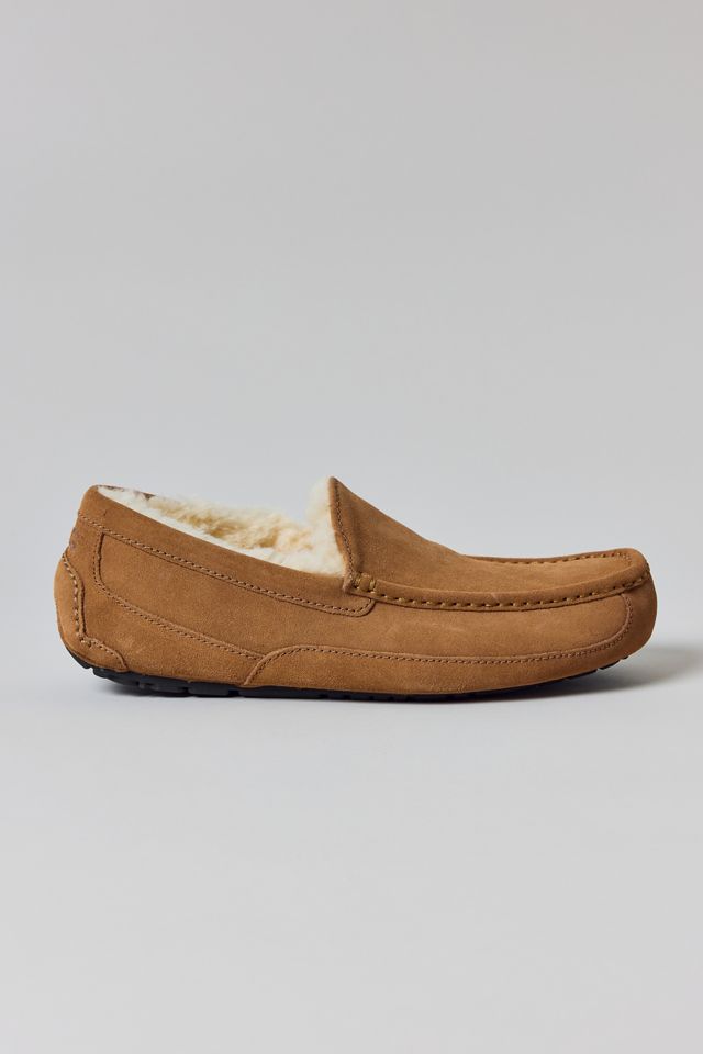 UGG Men's Ascot Slippers | Urban Outfitters