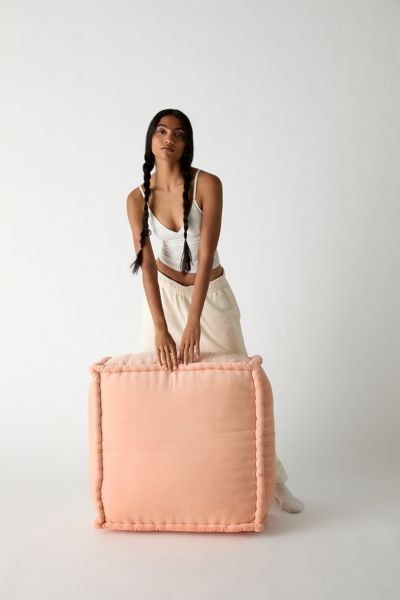 ★期間限定値下げ　アーバンアウトフィッターズ　クッション Home Décor + Apartment Sale | Urban Outfitters