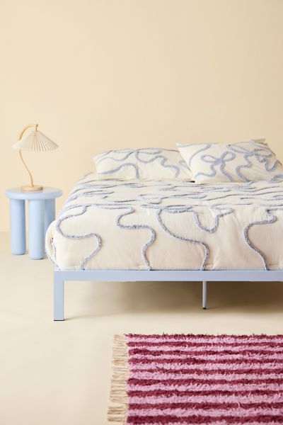 Daphne Platform Bed