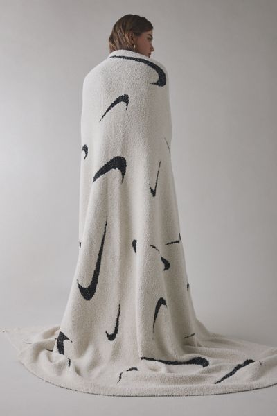 Nike Offline Oversized Boucle Knit Throw Blanket