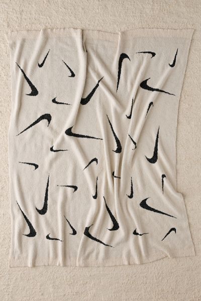 Nike Offline Oversized Boucle Knit Throw Blanket