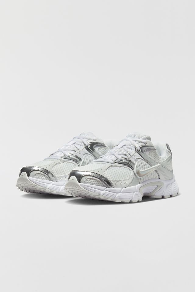 Nike Women's V5 RNR Sneakers #1