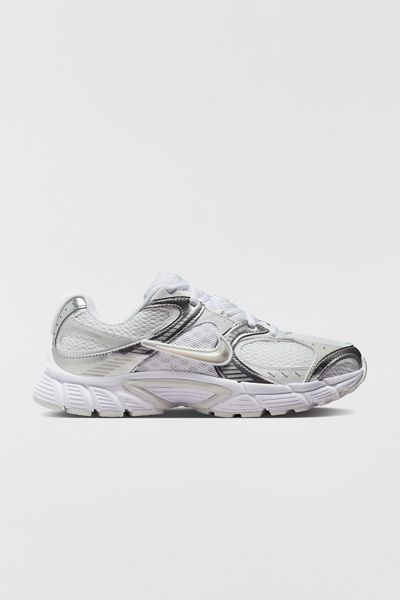 Nike Women's V5 RNR Sneakers