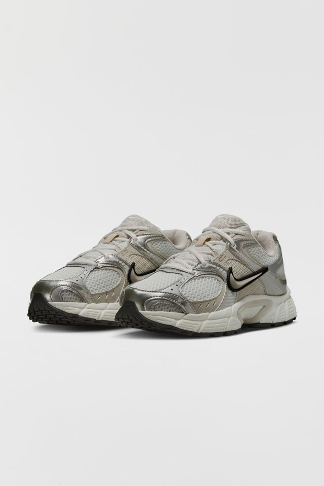 Nike Women's V5 RNR Sneaker #1