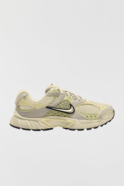 Nike Women's V5 RNR Sneakers