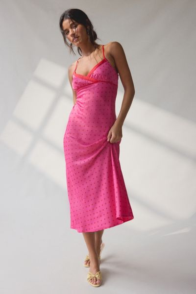 Robe mi-longue en satin à dos noué Kimchi Blue