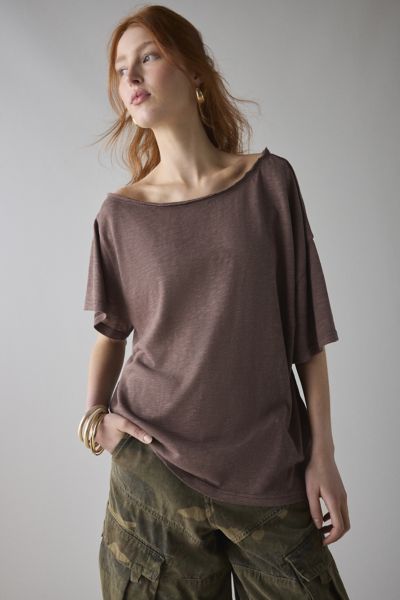 BDG COURTNEY OFF-THE-SHOULDER SLOUCHY TEE IN BROWN, WOMEN'S AT URBAN OUTFITTERS 