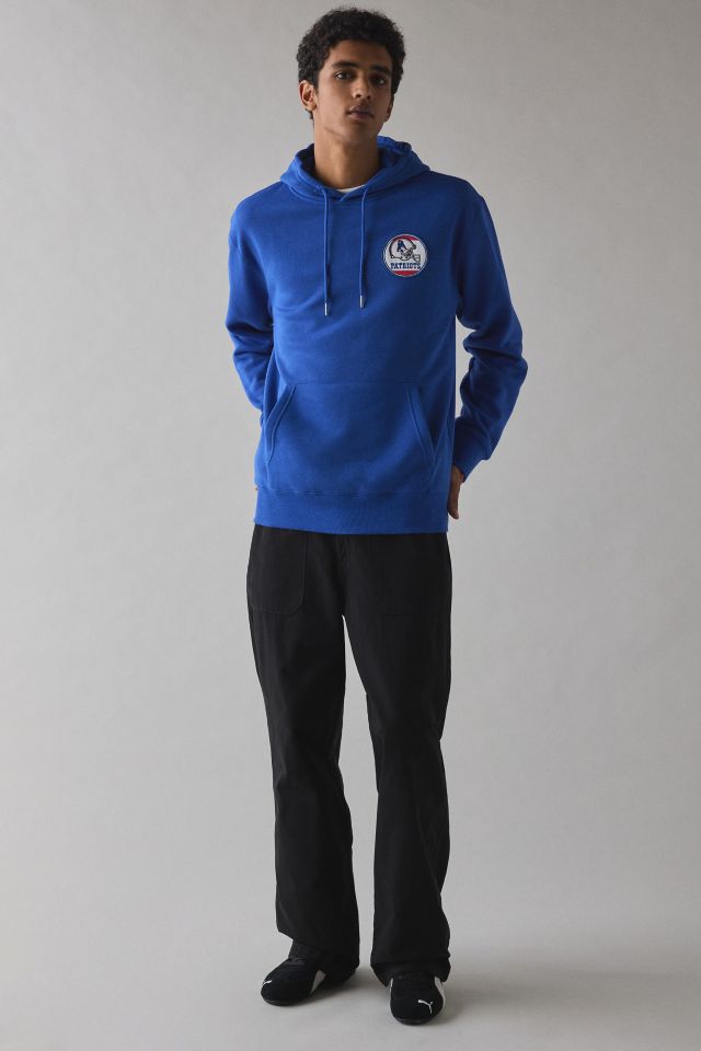 Chandail à capuchon exclusif UO de la NFL des Patriots de la Nouvelle-Angleterre avec écusson en chenille #2