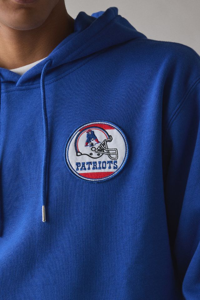 Chandail à capuchon exclusif UO de la NFL des Patriots de la Nouvelle-Angleterre avec écusson en chenille #3