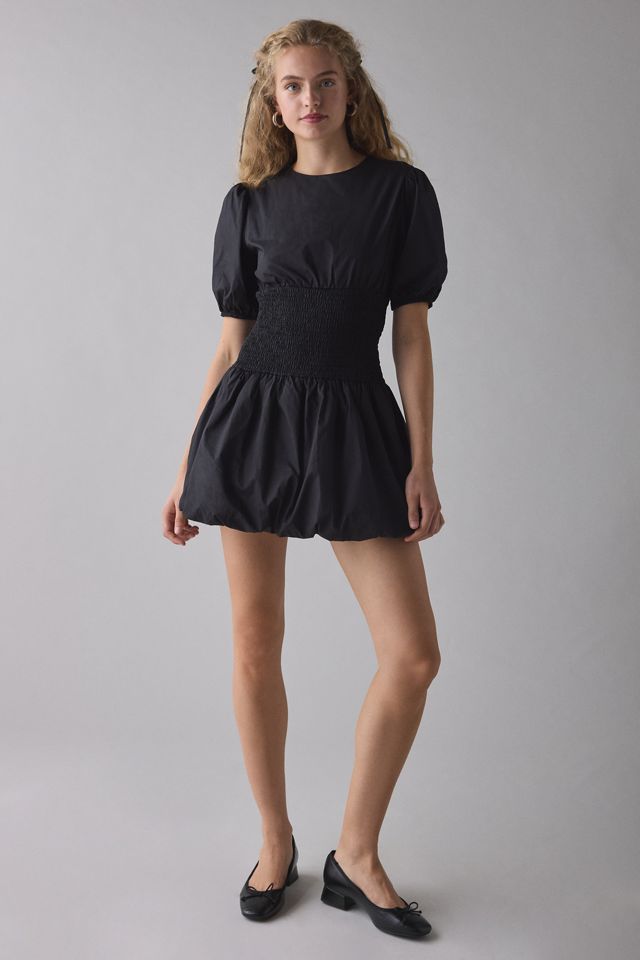 mini puff sleeve dress Strawberry Fields Puffed-Sleeve Size medium measures 34 from shoulder to hem Glamorous Smocked Drop Waist Puff