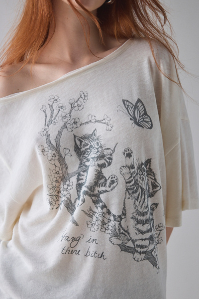 Kimchi Blue Courtney Cat Graphic Off-The-Shoulder Oversized Tee