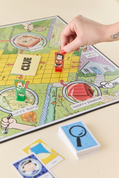 Clue: Peanuts Snoopy Board Game