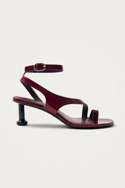 ALOHAS Miquela Leather Thong Sandal | Urban Outfitters