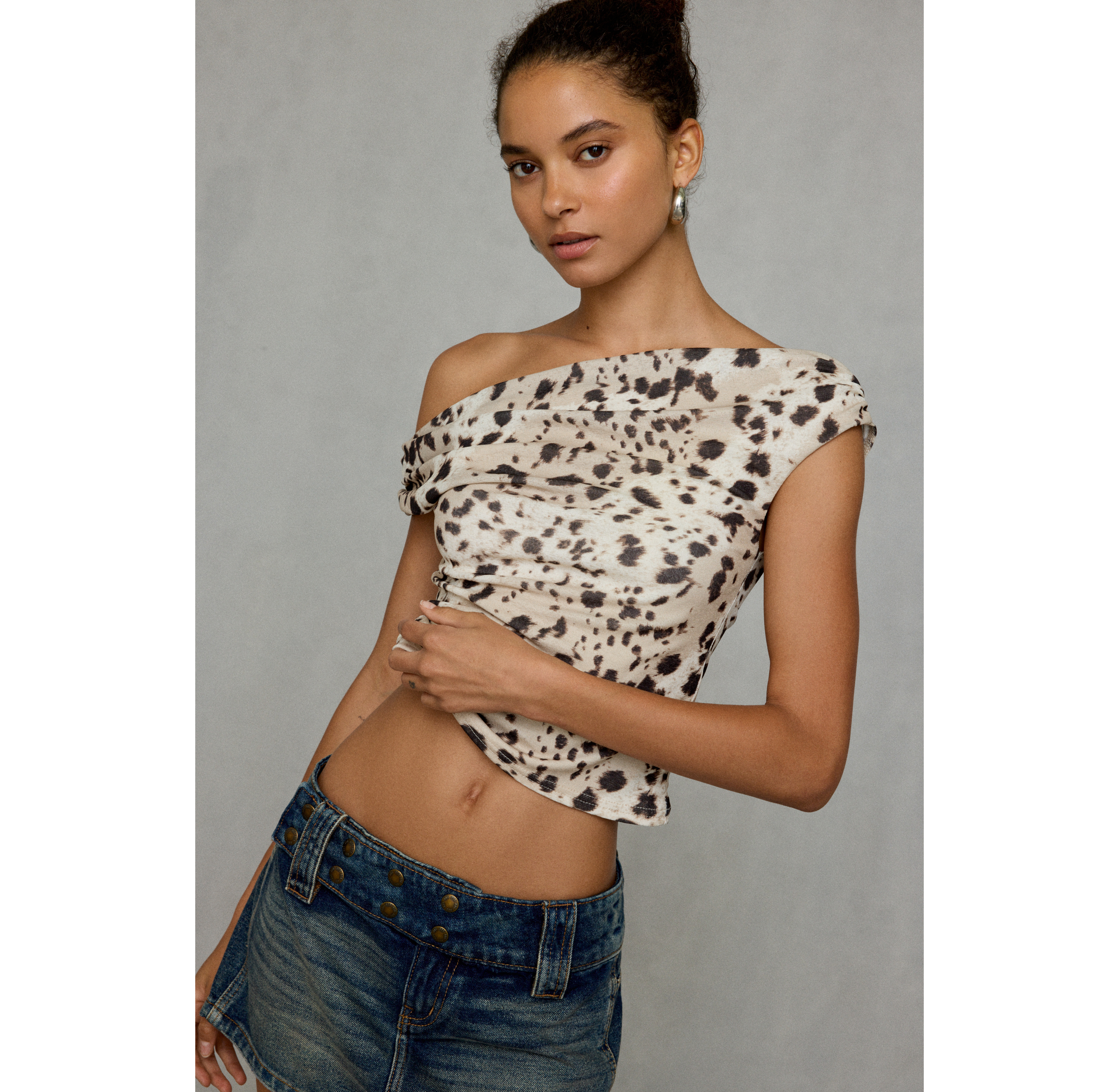 UO Fia Off-The-Shoulder Crop Top