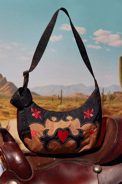 【センスUP】Urban Outfitters Karo Quilted スリングバッグ UO Karo Quilted Sling Bag | Urban Outfitters
