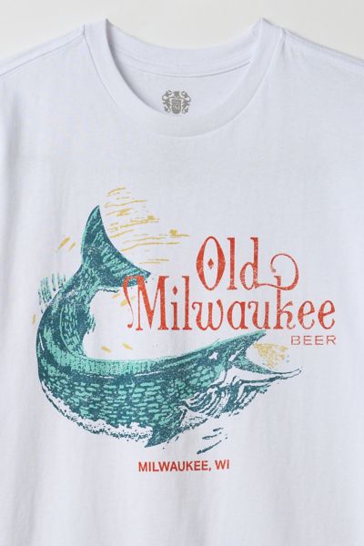 ★米国発*UrbanOutfitters*新作*Old Milwaukee Fishing TシャツH Urban Outfitters Old Milwaukee Fishing Graphic Tee at Mall