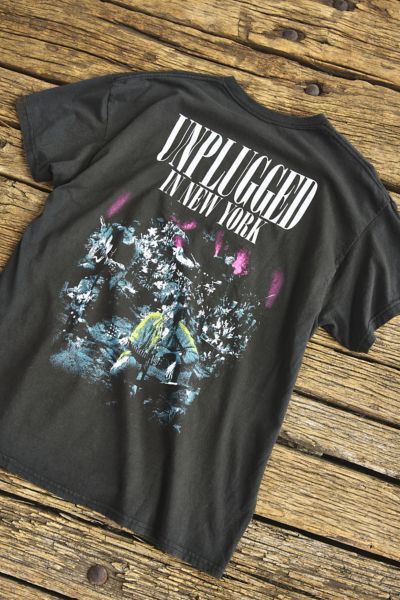 ★米国発*UrbanOutfitters*新作*Nirvana Unplugged Tシャツ★ Nirvana Unplugged Graphic Tee | Urban Outfitters