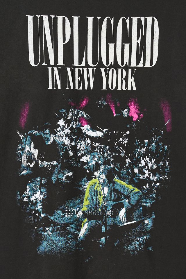 ★米国発*UrbanOutfitters*新作*Nirvana Unplugged Tシャツ★ Urban Outfitters Nirvana Unplugged Distressed T-shirt Sz O/S