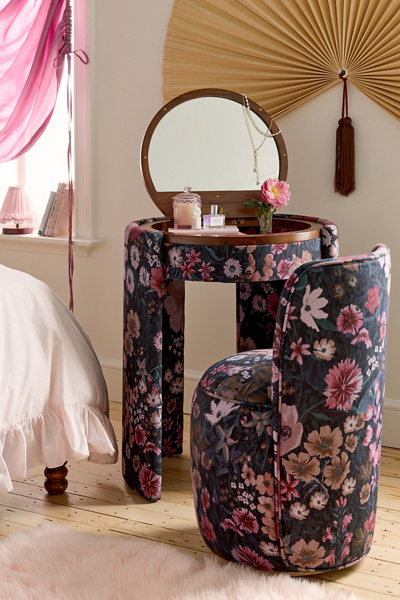 Urban Outfittersサイドテーブル 希少 美品 Tables: Dining, Kitchen, Desks & Vanities | Urban Outfitters