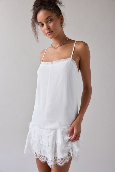 Robe mini en dentelle à volants Kimchi Blue Up In The Air