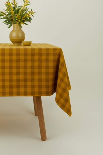 HAWKINS NEW YORK ESSENTIAL GINGHAM TABLECLOTH IN MUSTARD/BRONZE AT URBAN OUTFITTERS 