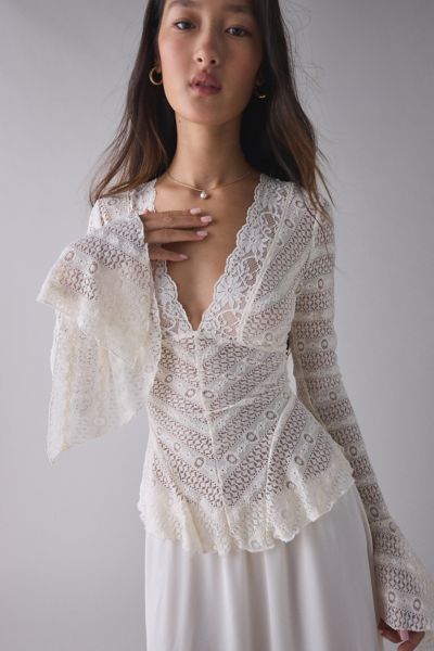 Urban Outfitters KIMCHI BLUE キャミ　フリル Kimchi Blue Lulu Lace-Trim Babydoll Flyaway Blouse | Urban