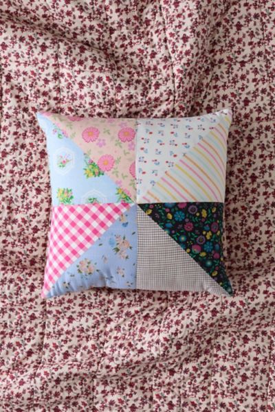 ReMADE By UO Remnants Pinwheel Quilted Throw Pillow