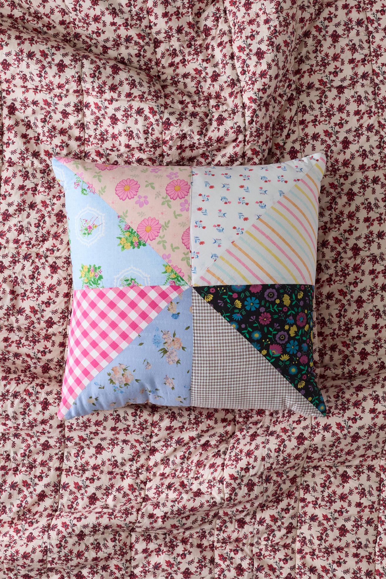 ReMADE By UO Remnants Pinwheel Quilted Throw Pillow - Multi, ONE SIZE