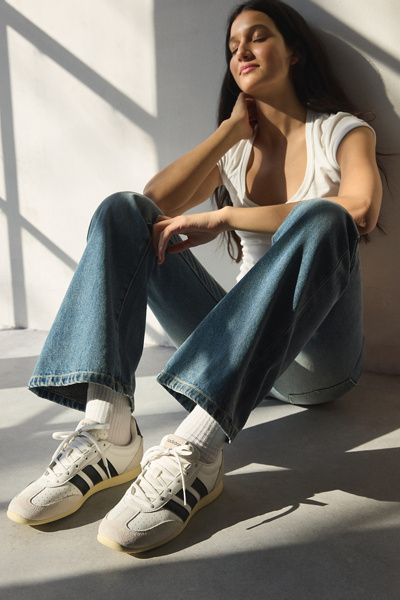 adidas Women's Barreda Lo Sneaker