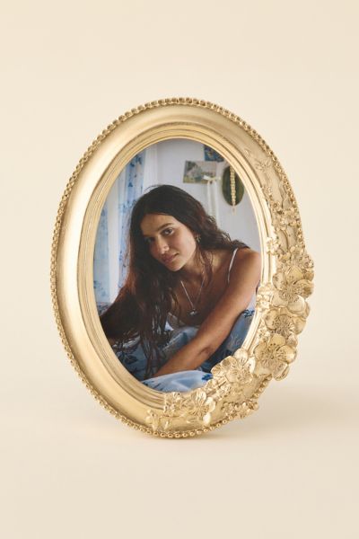Urban Outfitters Flower Oval 4" X 6" Picture Frame In Gold At