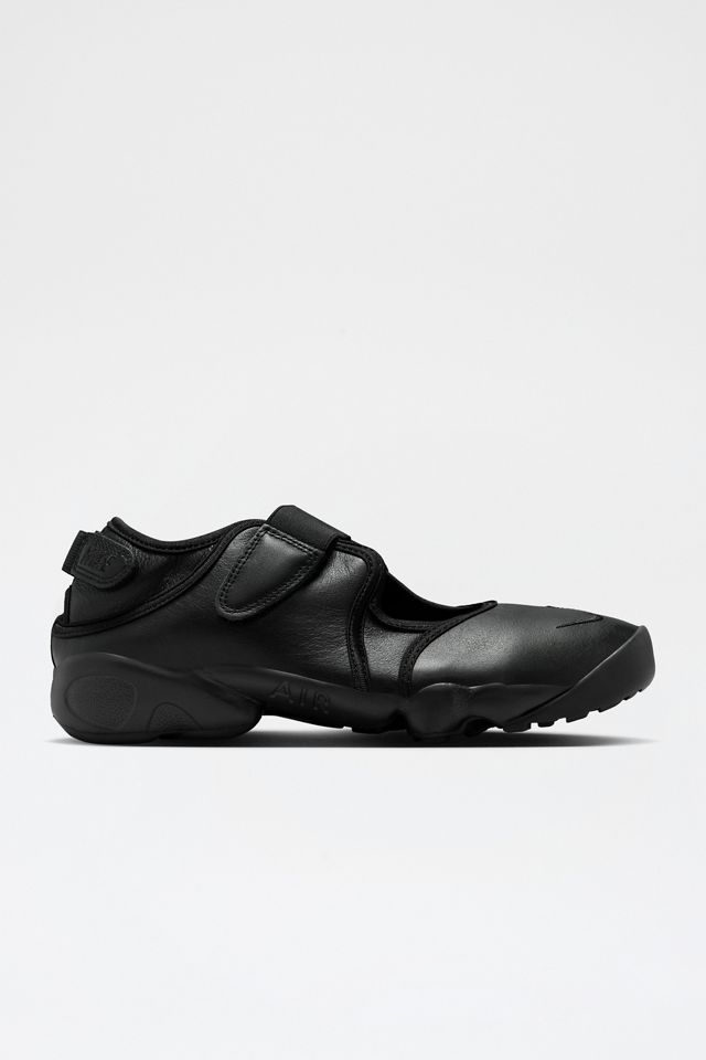 靴 NIKE AIR RIFT LEATHR BLACK Nike Women's Air Rift Leather Sneaker | Urban Outfitters
