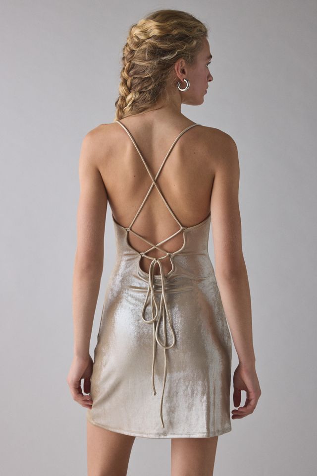 Robe mini à encolure ras du cou métallisée UO Melody avec dos à bretelles #1