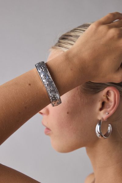 Bracelet jonc en métal gravé à motif floral bohème Dahlia