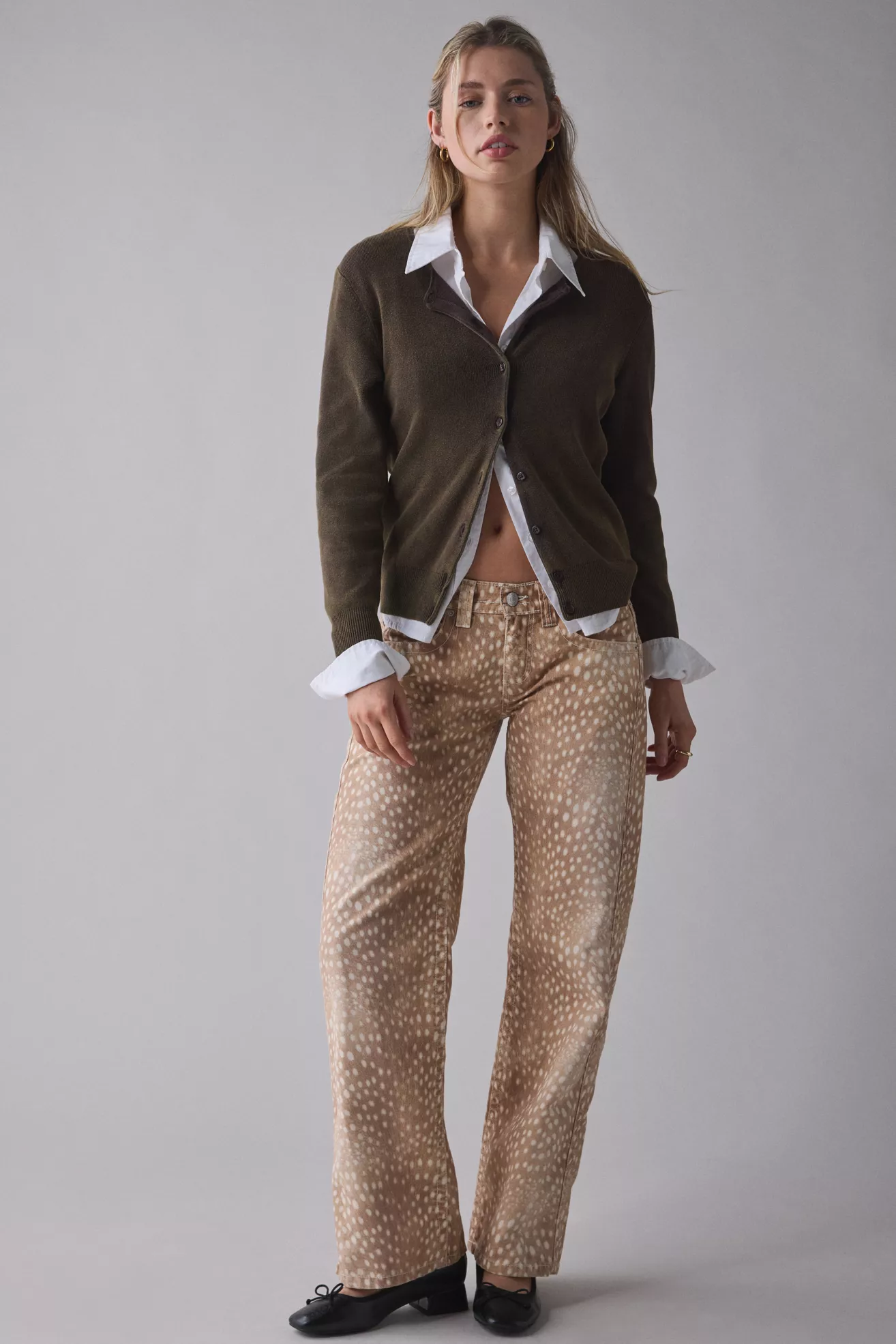 Pantalon taille basse en canevas de coton BDG Kayla chez Urban Outfitters