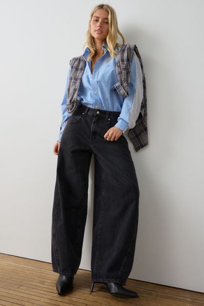 Levi's Super Baggy Barrel Jean In Open Mind, Women's At Urban Outfitters In Black