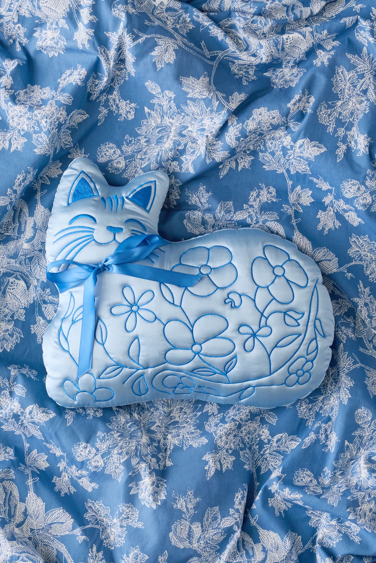 Delfine Cat Shaped Satin Throw Pillow - Blue, Regular, ONE SIZE