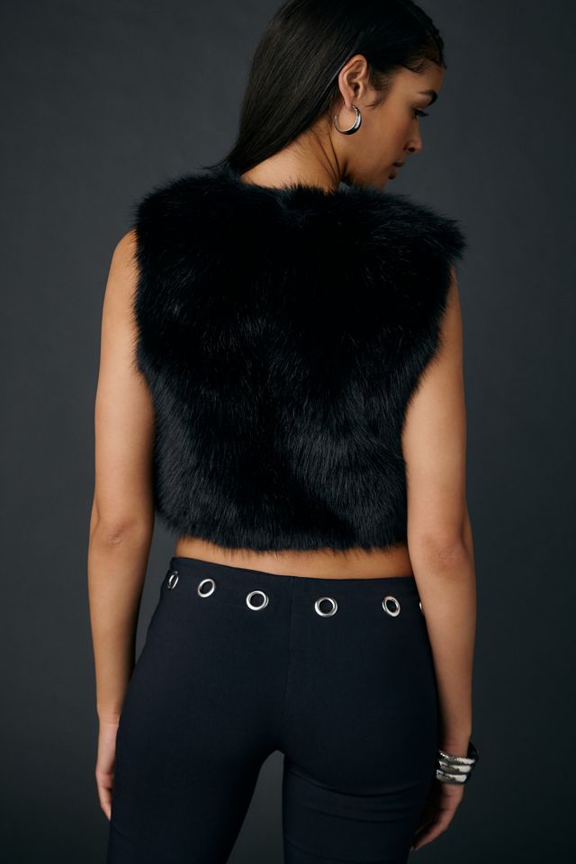 1*2様 y2k ファーベスト　ROUSHATTE ブラック Azalea Wang Meela Faux Fur Cropped Vest | Urban Outfitters