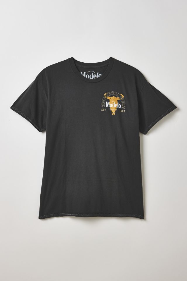 Modelo Logo Graphic Tee #1