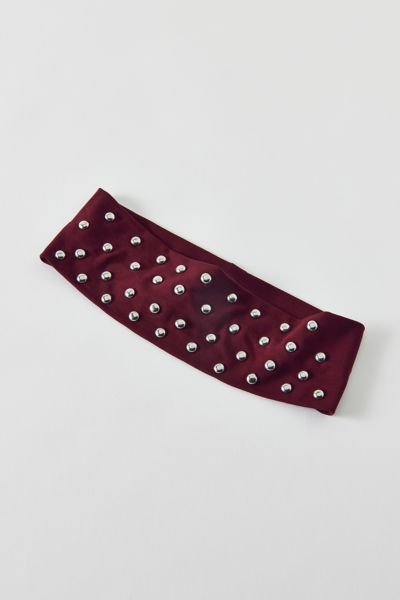 Bandeau doux orné de clous dôme