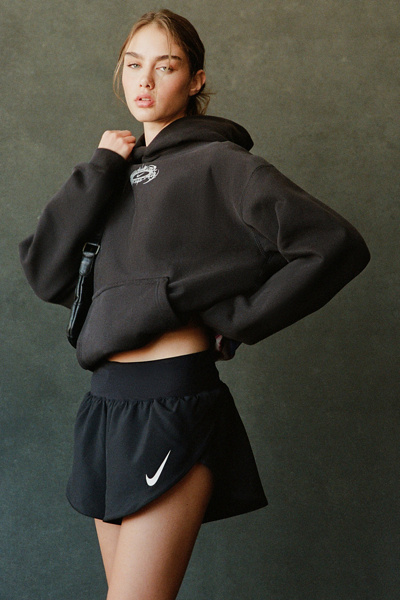 Nike Dri-FIT Tempo Flow Swoosh Mid-Rise Shorts
