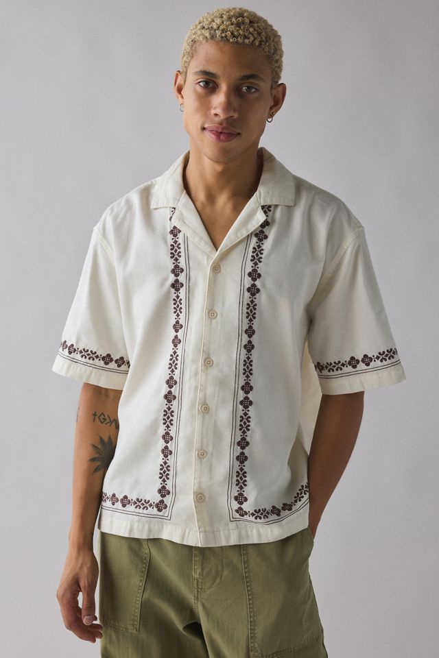 Chemise à manches courtes avec bordure brodée UO #1