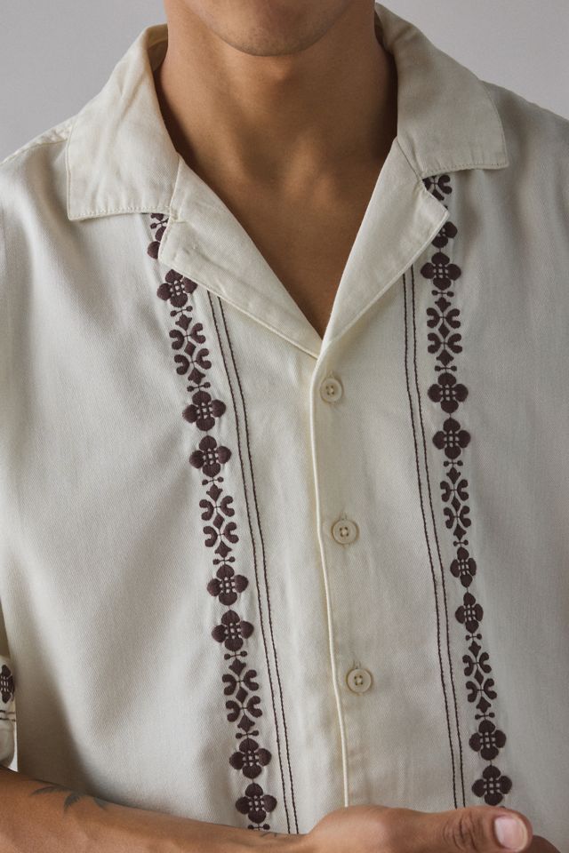 Chemise à manches courtes avec bordure brodée UO #4