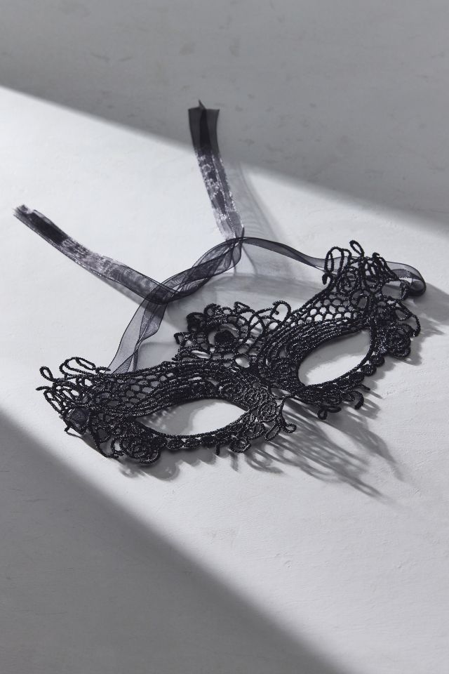 Ivy Black Lace Mask #1